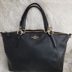 Coach leather purse. Black with gold details.